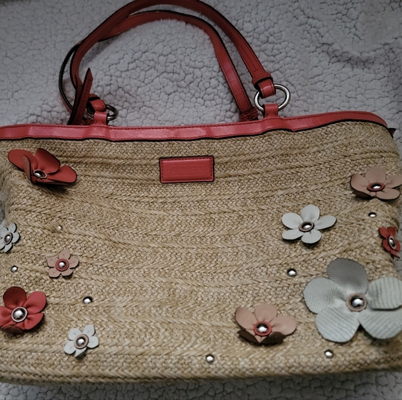 Coach straw floral shoulder bag. Excellent condition Flower applique tote. - Picture 2 of 11